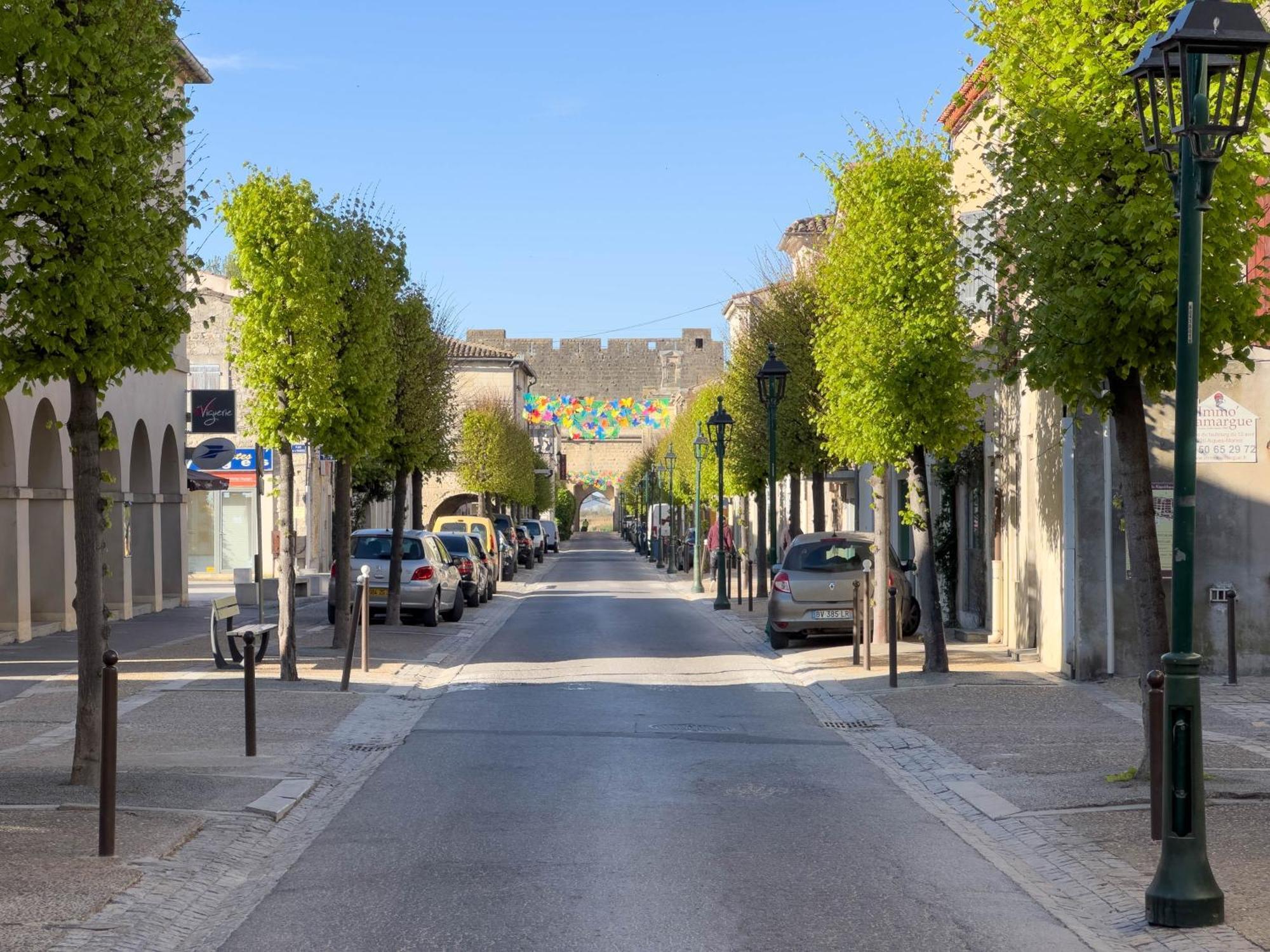 Les Suites Du 13 Aigues-Mortes Exterior foto